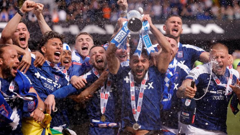 Đội bóng trải qua lịch sử thi đấu Câu lạc bộ bóng đá Ipswich Town