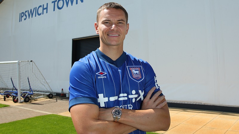 Ipswich thành công ký kết hợp đồng với Conor Townsend