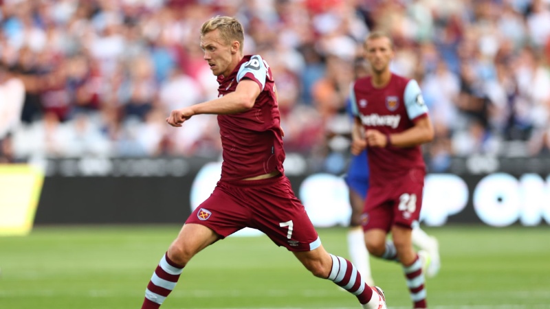 Ward-Prowse bắt đầu thi đấu trong màu áo CLB West Ham 