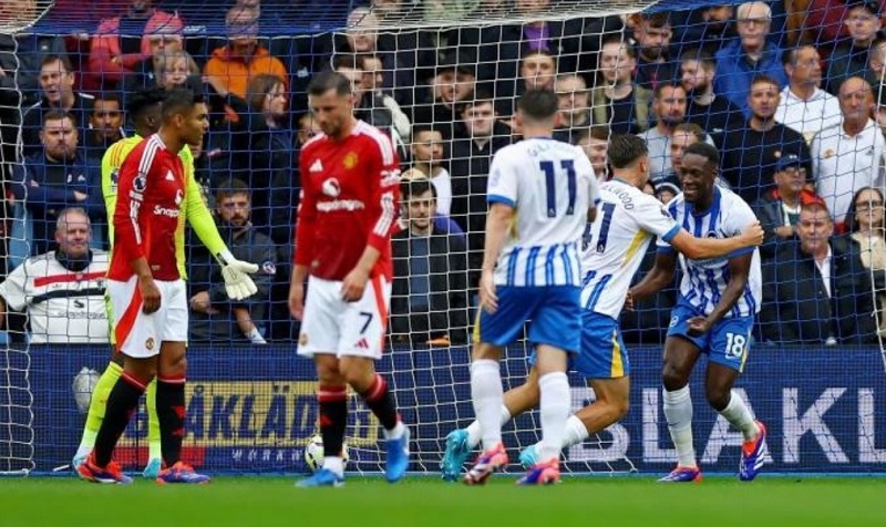 Manchester United "đau đớn" khi để thua Brighton