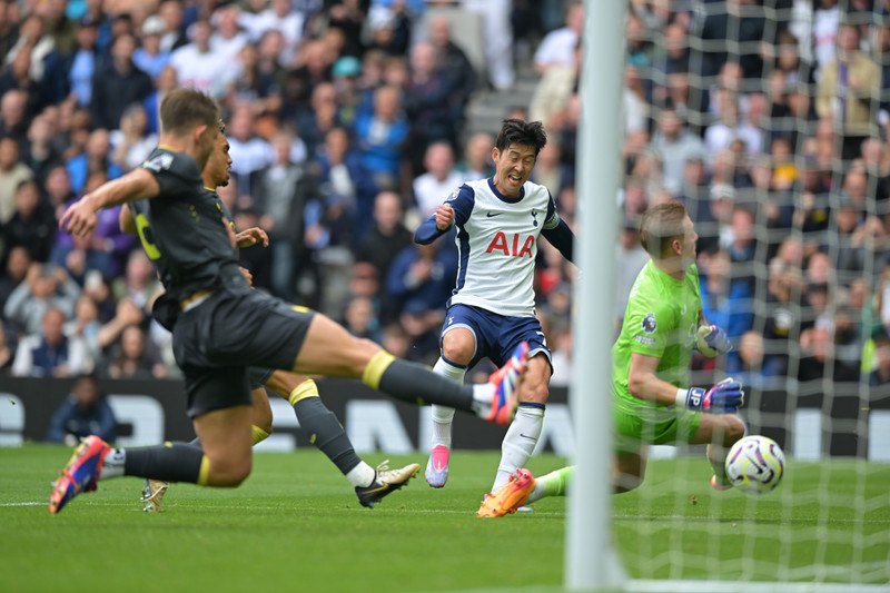 Son Heung-min hoàn thành cú đúp, ấn định tỷ số 4-0