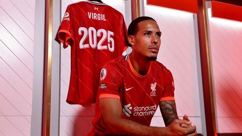 Van Dijk bước vào năm cuối của hợp đồng với Liverpool