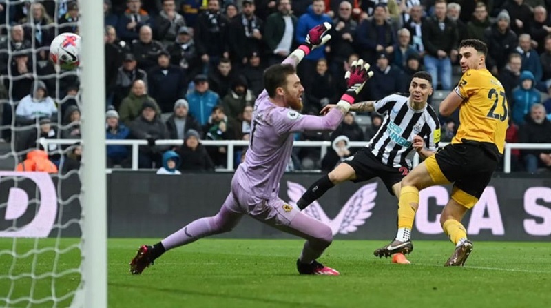 Miguel Almiron ấn định tỷ số 2-1, mang về 3 điểm cho Newcastle