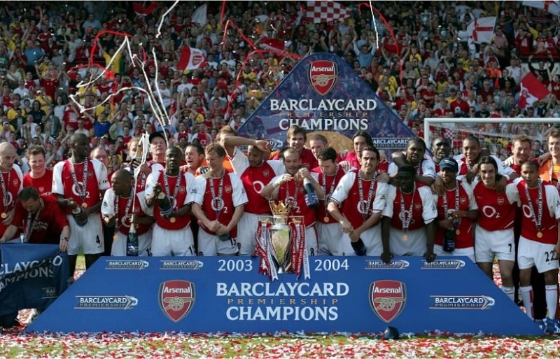 Arsenal hoàn thành mùa giải 2003/2004 bất bại