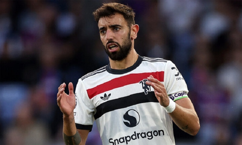 Bruno Fernandes bỏ lỡ cơ hội ghi bàn đang tiếc