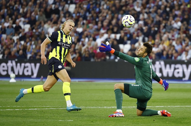 Erling Haaland lập hat-trick giúp Man City đè bẹp West Ham